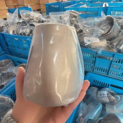 PESO del reductor de la estafa de BW de las colocaciones de la tubería de acero de la aleación 3,5 x 3 milímetros 6&quot; X 4&quot;   Reductor de Cuni 9010