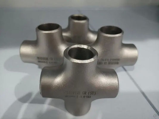 Fittings de tuberías sin costura de acero de aleación ASTM A234 Codo pintado de negro Tees Reducidores Caps