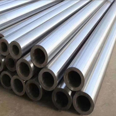 Tubo de acero sin costura con extremos roscados con superficie pulida y longitud personalizada para aplicaciones industriales