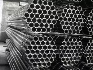 Tubo de acero sin costura con extremos roscados con superficie pulida y longitud personalizada para aplicaciones industriales