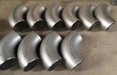 Codo inconsútil ASTM C70600 el 1/2” SCH80 del radio de la longitud de la soldadura a tope el 90°