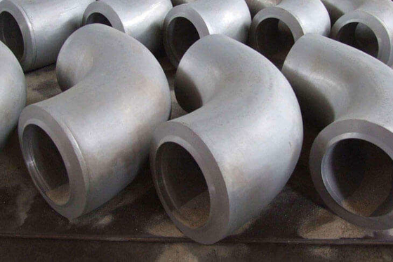 Colocaciones de tubo de acero inconsútiles del codo del acero de carbono de Astm A335 P11 P22 P91 273 x tubo soldado con autógena 12.7m m del codo del acero de aleación de la curva