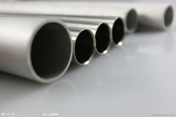 Ronda hueco externa del acero de carbono del tubo del hierro del grueso de pared del círculo 10m m 5m m de la tubería de acero de diámetro bajo de encargo 2.5m m inconsútil