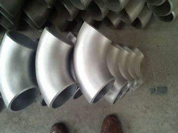 Colocaciones maleables galvanizadas de la tubería de acero del extremo del codo de la inmersión caliente del alambre de la junta de agua de tuberías de las instalaciones del alambre externo doble del hexágono