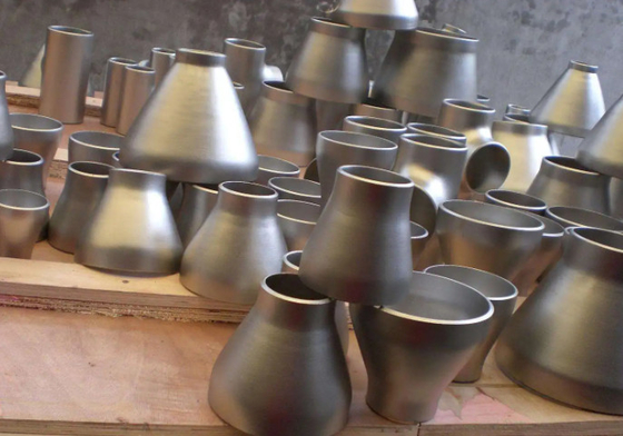 Las colocaciones A403 de la soldadura a tope del reductor de las colocaciones de la tubería de acero califican el reductor de la estafa WP347